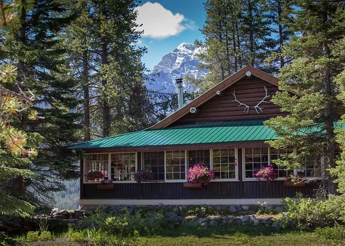 Storm Mountain Lodge & Cabins