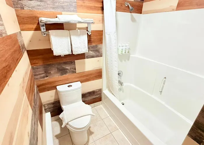 Travelodge By Wyndham Golden Sportsman Lodge