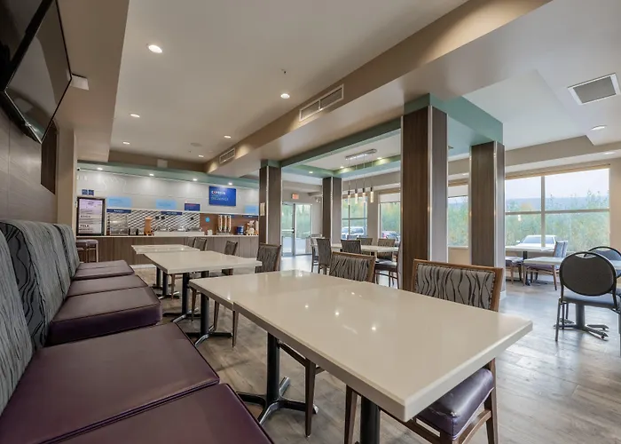Holiday Inn Express Golden-Kicking Horse By Ihg